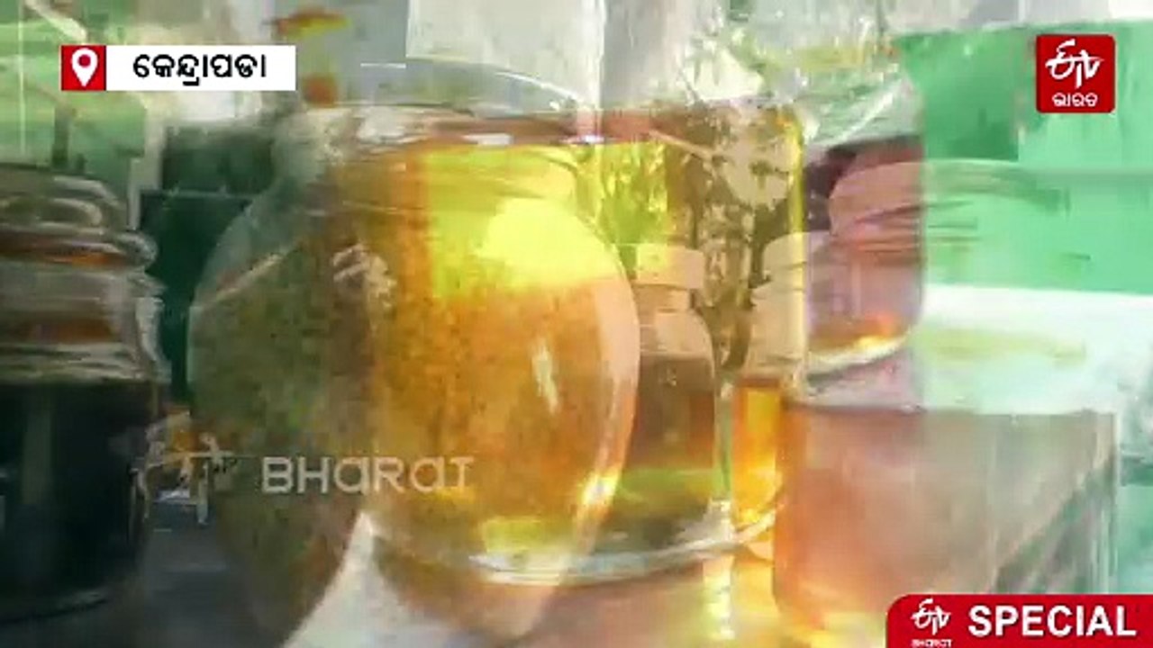 ଜେଜେଙ୍କ ମହୁବାକ୍ସ ବଦଳାଇଲା ଜୀବନର ମୋଡ଼, ଗଢ଼ିଲେଣି ୧୦୫ ଚାଷୀ , ଓଡ଼ିଶାର ସର୍ବକନିଷ୍ଠ ମହୁଚାଷୀ ପୁଷ୍ପଲକ୍ଷ୍ମୀଙ୍କ ସଫଳ କାହାଣୀ