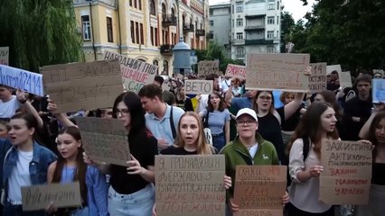 Kiev'de yolsuzluk karşıtı protesto: Zelenskiy'e veto çağrısı yapıldı