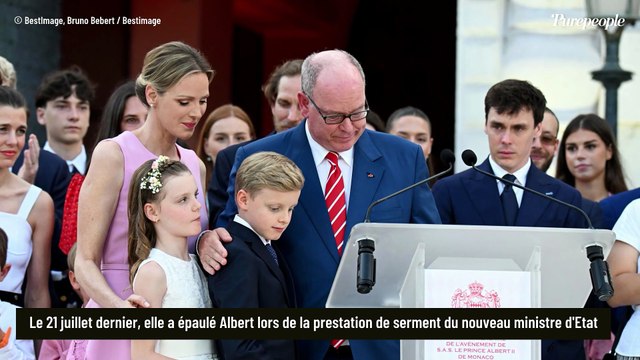 Charlene voit la vie en rose ! Look monochrome auprès d’Albert, la princesse de Monaco au comble du luxe et de l’élégance
