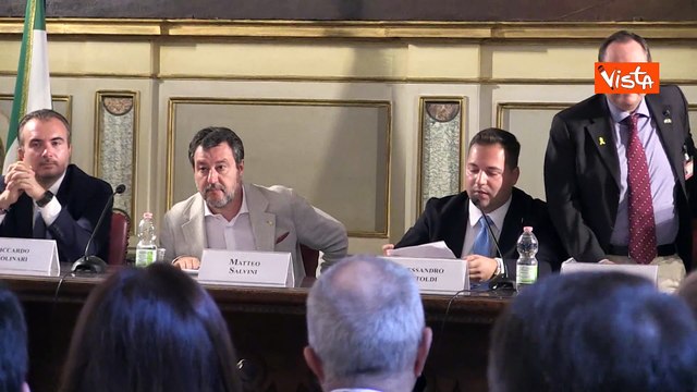 Matteo Salvini riceve il premio Italia-Israele 2025 , il momento della premiazione