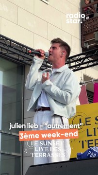 Julien Lieb interprète “autrement” sur la scène des Sunset Live des Terrasses #julienlieb #sunsetlive #concert #live