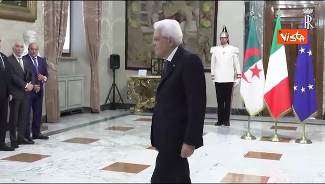 L'abbraccio tra Mattarella e Presidente Repubblica algerina Abdelmadjid Tebboune al Quirinale