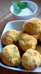 Polpette di ceci e zucchine con salsa allo yogurt