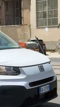 Auto in fiamme a Messina, intervento dei Vigili del Fuoco nei pressi di Viale Gazzi
