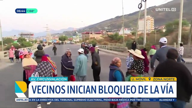 Vecinos de Sacaba instalan al menos dos puntos de bloqueo exigiendo abrogación de una ley municipal y asfalto de una avenida