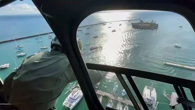 CBMBA atua em ocorrência de catamarã com embarcação de pescadores na Baía de Todos os Santos e 96 pessoas são resgatadas