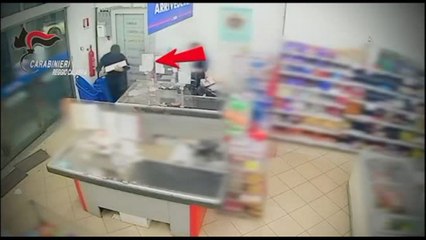 Rapine con taser e ordigno artigianale, fermata "coppia del terrore"