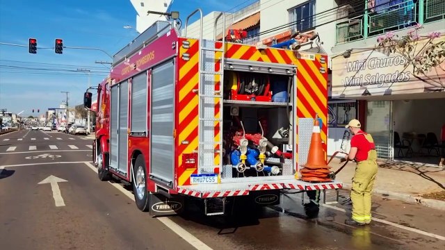 Fritadeira pega fogo e Bombeiros são acionados para combaterem incêndio em restaurante