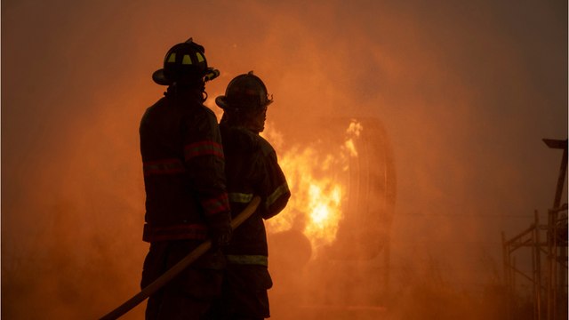 À Sainte-Geneviève-des-Bois (Essonne), une voiture projetée par un engin de chantier dans un restaurant provoque un incendie spectaculaire