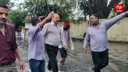 मेरठ में बारिश के पानी से उफनाए नाले-नालियां ; सड़कों पर हुए जबरदस्त जलभराव के बीच निकले डीएम