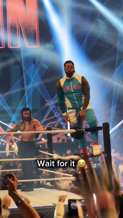 Roman Reigns Shakes the Arena on WWE RAW the fan of Roman Reigns