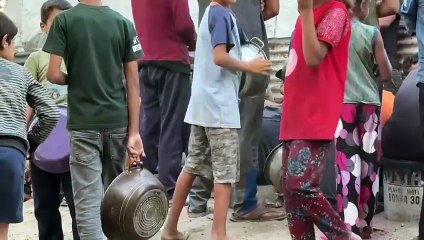 El único comedor solidario de Ciudad de Gaza lucha por alimentar a un millar de personas