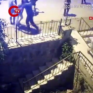 ‘Neden bizi şikayet ettin’ deyip tekerlekli sandalyedeki engelli kadını darbettiler