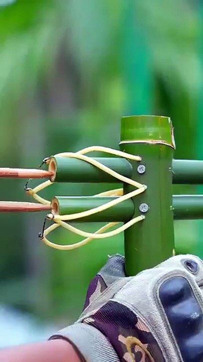 DIY Bamboo Slingshots with single Balloone craft