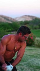 ¡Zac Efron y su hermano seducen Instagram mientras juegan golf!