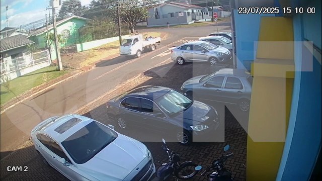 Câmera flagra momento em que idosa é atropelada na Rua Maria Dolores da Motta