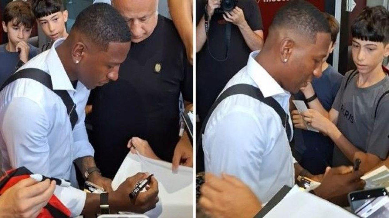 Estupinan arriva a Casa Milan: selfie e autografi con i giovani tifosi