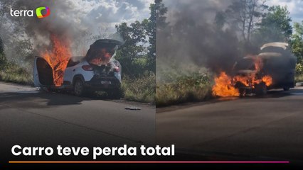 Carro pega fogo em rodovia na zona rural de Macapá