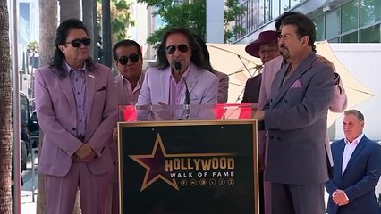 Los Bukis dedican estrella en Hollywood a migrantes