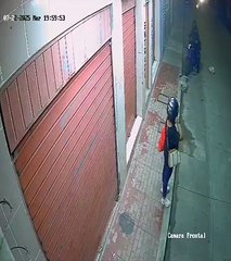 Cámara graba asalto a una pareja cerca de escuela Lempira, en Comayaguela