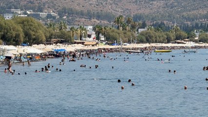 Bodrum’da sıcak hava etkisi: Sahiller doldu taştı!