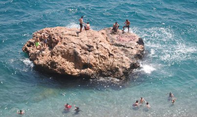 Antalya kavruluyor: Herkes Konyaaltı'na akın etti