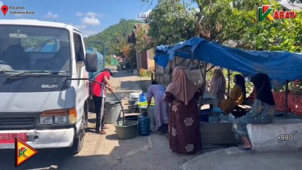 MUSIM KEMARAU DEBIT AIR DI SUMBER AIR PERUMDA TIRTA SAIYO PASAMAN MENURUN SAMPAI SAMPAI LIMA PULUH PERSEN