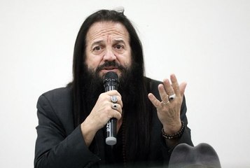 « Je suis en rémission » : le chanteur Francis Lalanne révèle son combat contre le cancer