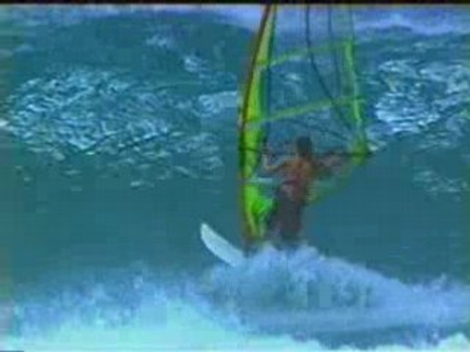 Crash Wipeouts sur du big wave