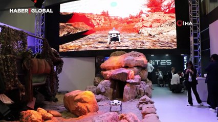 IDEF'te sergilenen zıplayan, takla atan ve selam veren robot köpekler ilgi görüyor