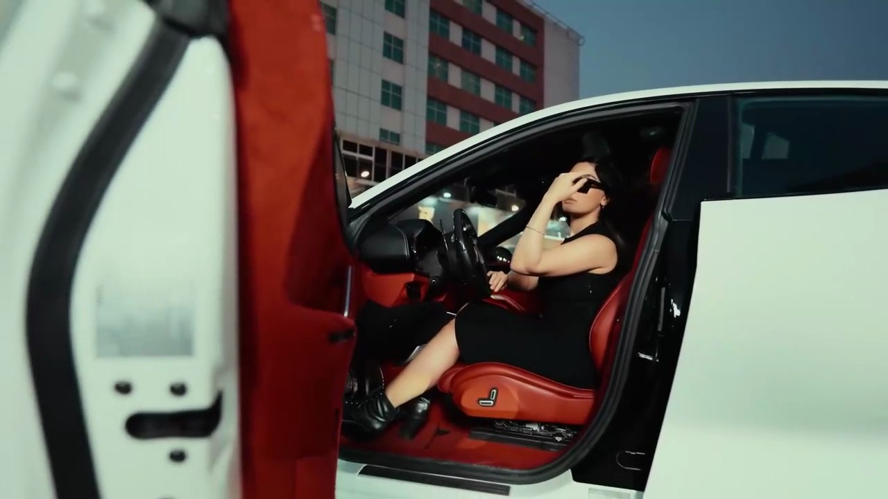 EMIWAY BANTAI  - DUBAI COMPANY  (MUSIC BY. TONY JAMES )  OFFICIAL MUSIC VIDEO - Emiway Bantai (720p, h264)