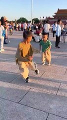 This little guy got moves! 🕺