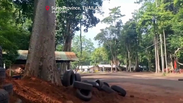 Si intensifica il conflitto tra Thailandia e Cambogia: residenti lungo il confine in fuga