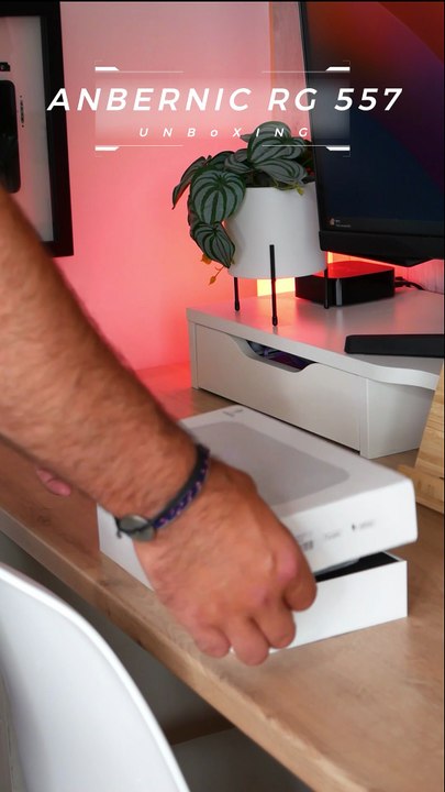 Anbernic RG557 Unboxing