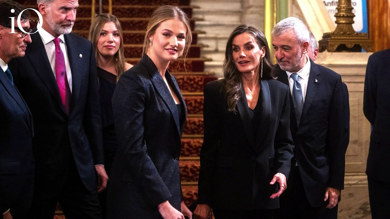 Stesso tailleur, stesso stile: Leonor di Spagna segue le orme fashion di mamma Letizia