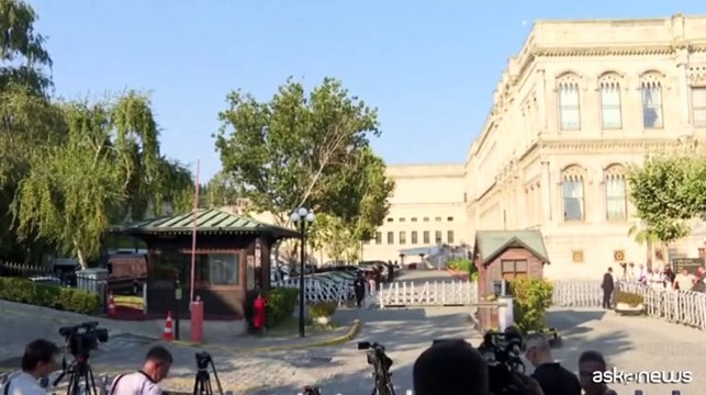 Ucraina-Russia: posizioni lontane, Kiev chiede incontro Putin-Zelensky