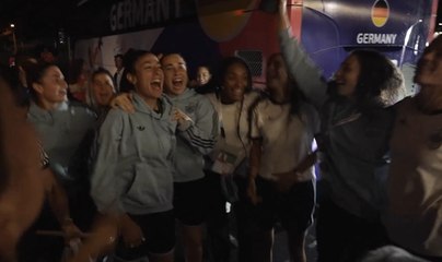 España celebra su pase a la final cantando a capela 'su' canción