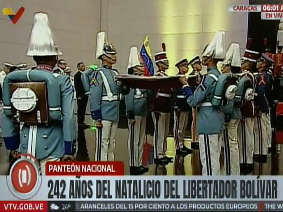 Izada de la Bandera en conmemoración de los 242 años del natalicio del Libertador Simón Bolívar