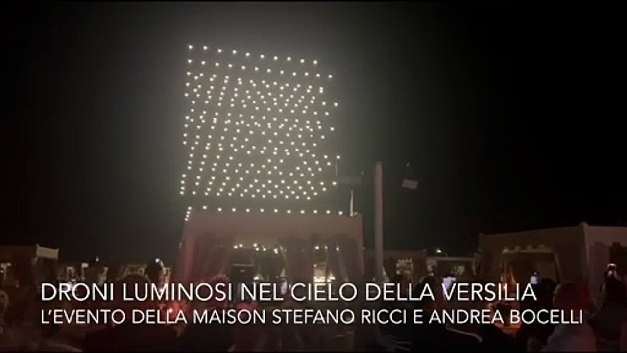 Forte dei Marmi, lo show in cielo dei droni luminosi