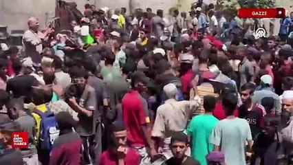 Gazze'de açlıkla mücadele eden Filistinlilere yemek dağıtıldı