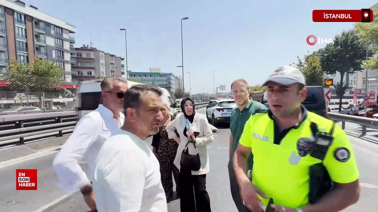 İBB kamyonetinden düşen çöp torbası 5 aracın kaza yapmasına neden oldu