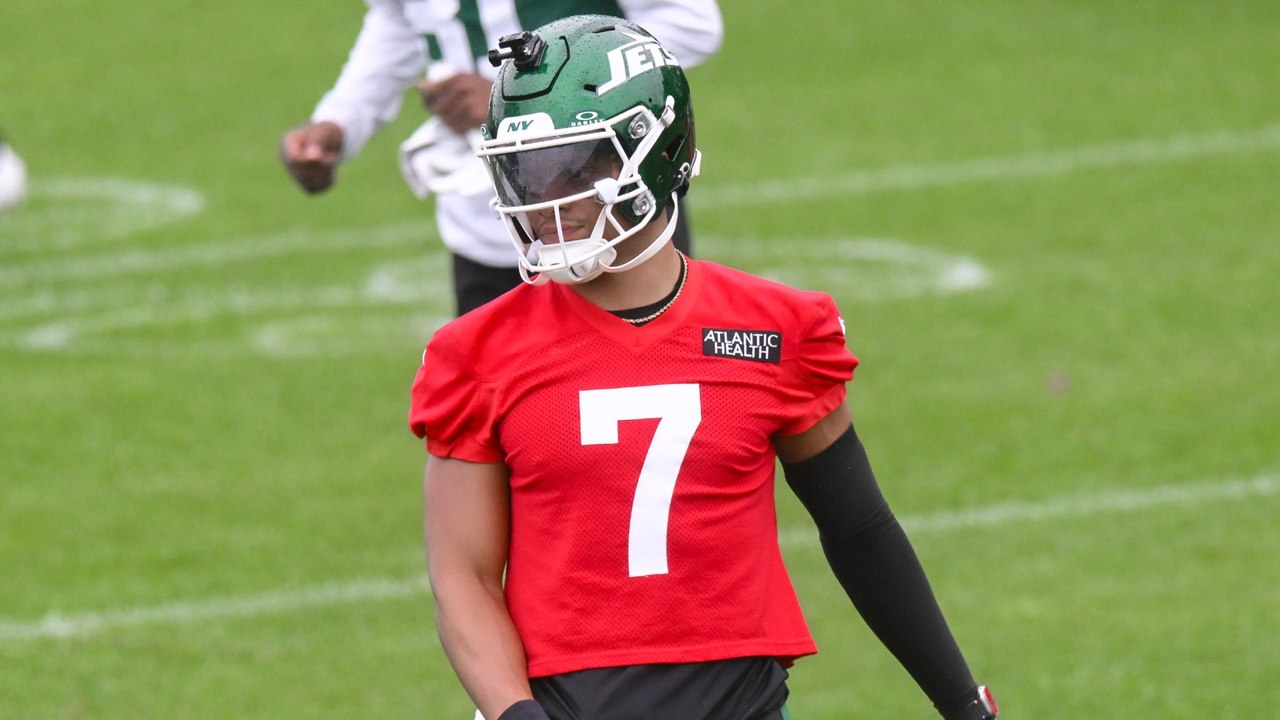 Justin Fields Suffers Injury at Jets Training Camp
