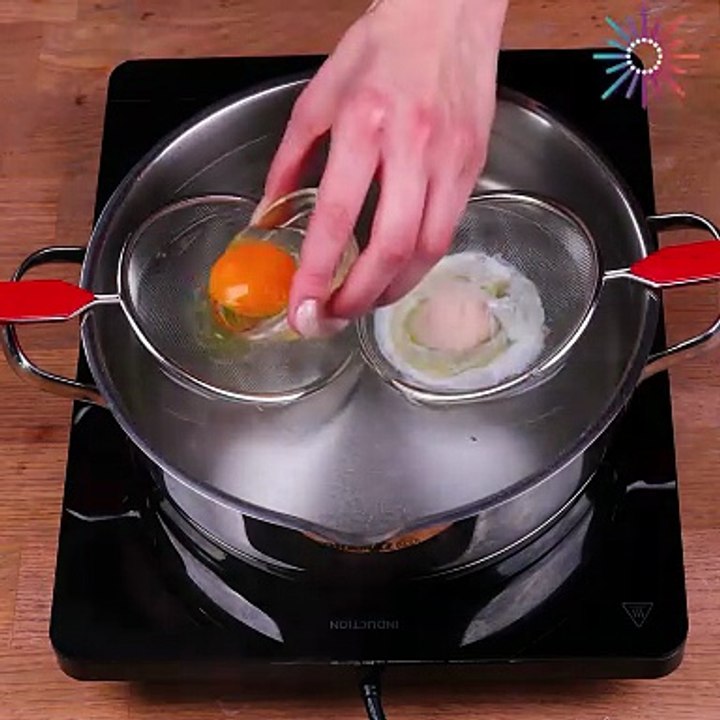 Never go wrong with poached eggs with this hack! 🥚🍳