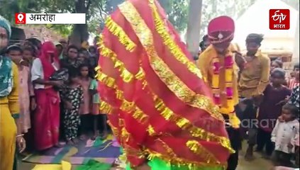 अमरोहा में 65 किलोमीटर दूर प्रेमिका से मिलने पहुंचा प्रेमी, ग्रामीणों ने पकड़ा, पीटा फिर शिव मंदिर में कराई शादी