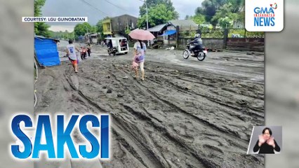 Buhangin at mga batong inanod umano mula sa Bulkang Mayon, nagkalat sa daan | Saksi
