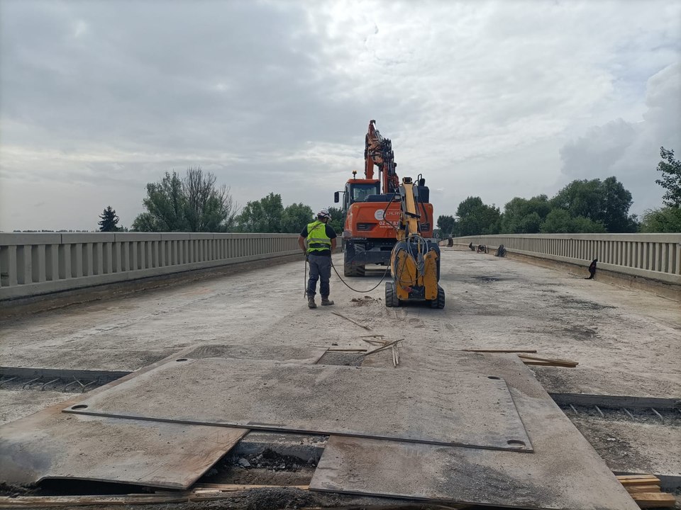 Le chantier sur le pont de Beaumont-sur-Sarthe