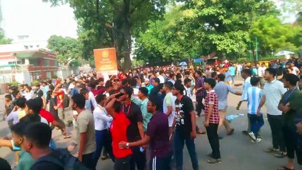 দিয়াবাড়ীর বিমান দুর্ঘটনার বিষয়ে শিক্ষা উপদেষ্টার পদত্যাগ দাবীতে সচিবালয় বিশৃংখলা