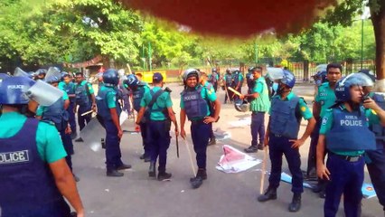 শিক্ষা উপদেষ্টার পদত্যাগ দাবিতে ছাত্রদের আন্দোলন যেভাবে দমন করা হয