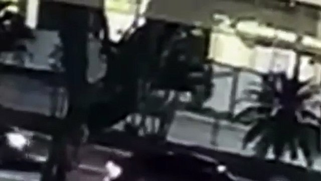 Vídeo: Estudante é morto a pauladas por morador de rua