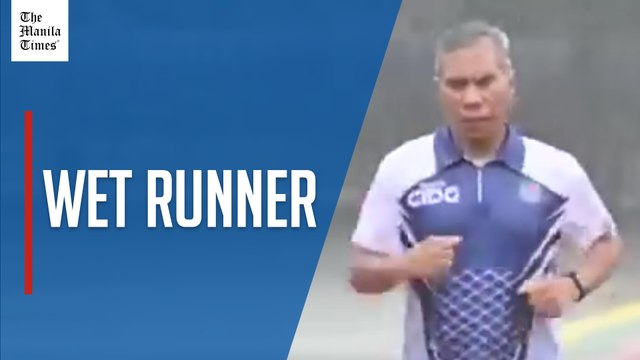 PNP chief jogs in the rain
